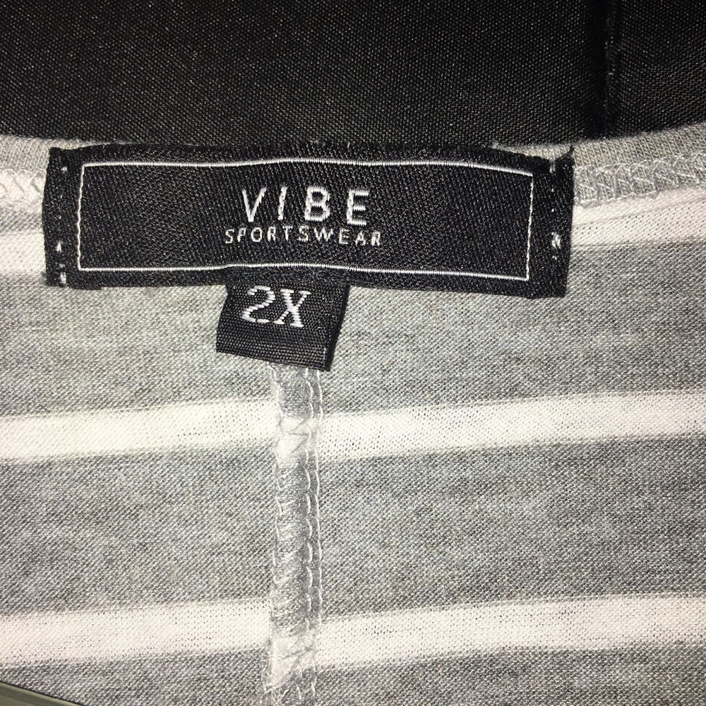 💥CLOSET CLEANOUT💥 - Picture 2 of 2